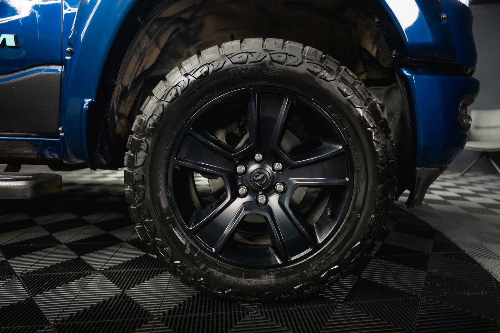 Fahrzeugabbildung Dodge RAM 5.7 V8 HEMI 4x4 NIGHT *Pano*LED* Unfallfrei