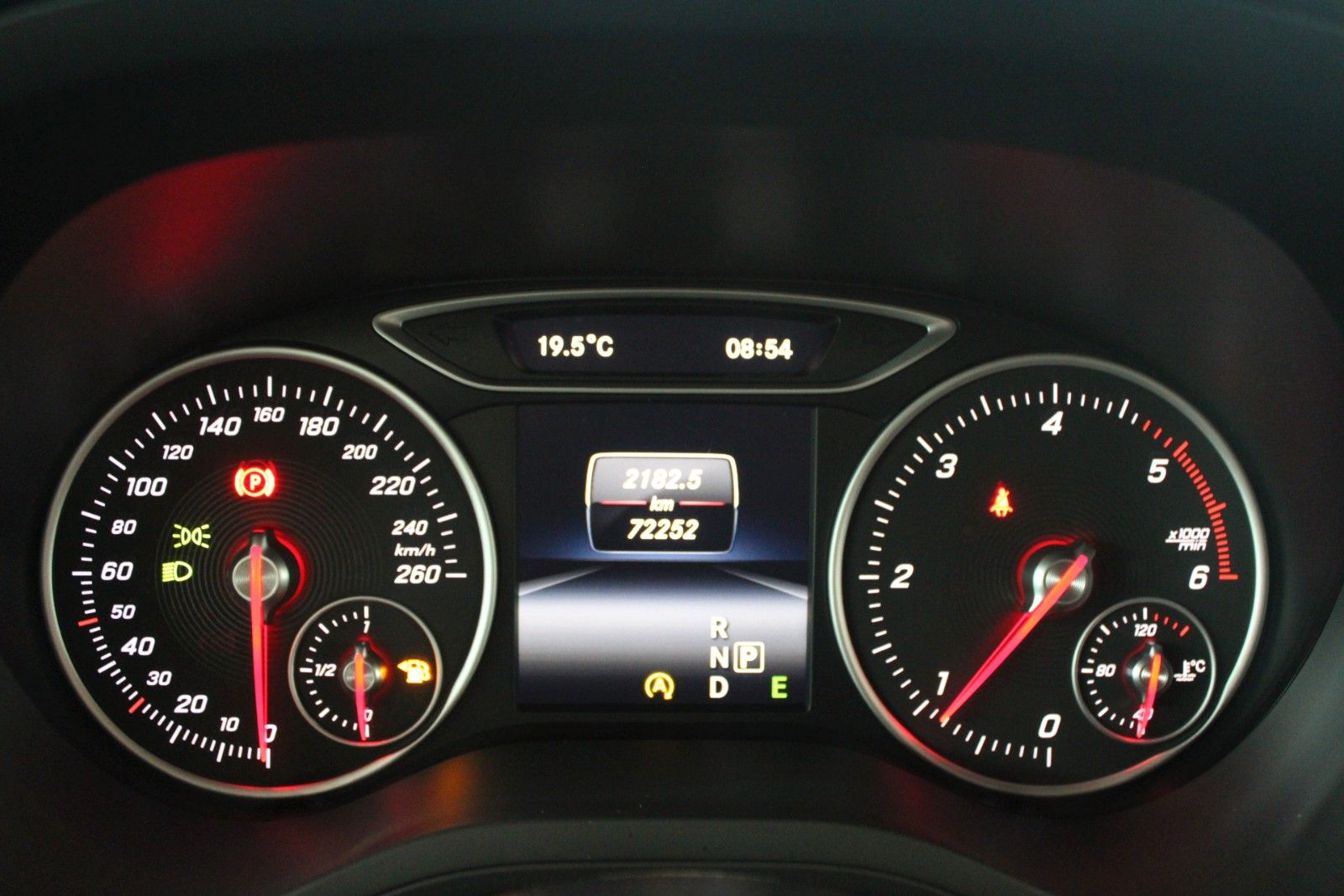 Fahrzeugabbildung Mercedes-Benz B 180 CDI Urban NAVI + PANORAMADACH + AHK