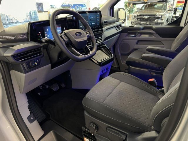 Fahrzeugabbildung Ford Tourneo Custom 2.0 320 L1 Nugget Titanium