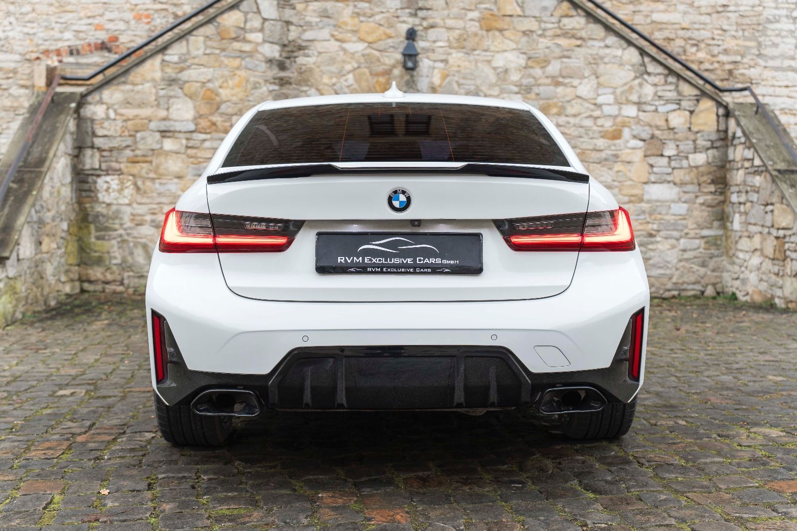 Fahrzeugabbildung BMW 330IX M-Sporpaket LED H&K TOTW CARPLAY KAM