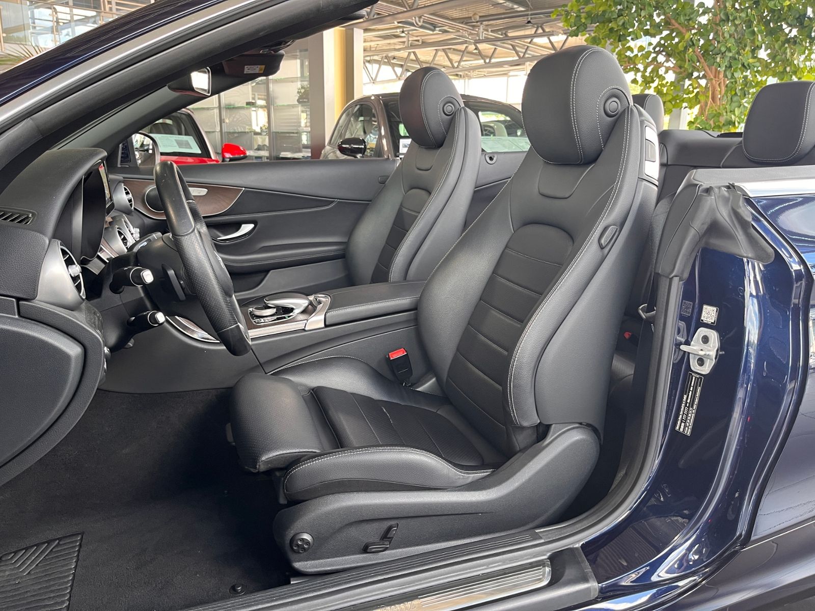 Fahrzeugabbildung Mercedes-Benz C 300 Cabrio  9G-TRONIC LED NAV SHZ PDC 17"