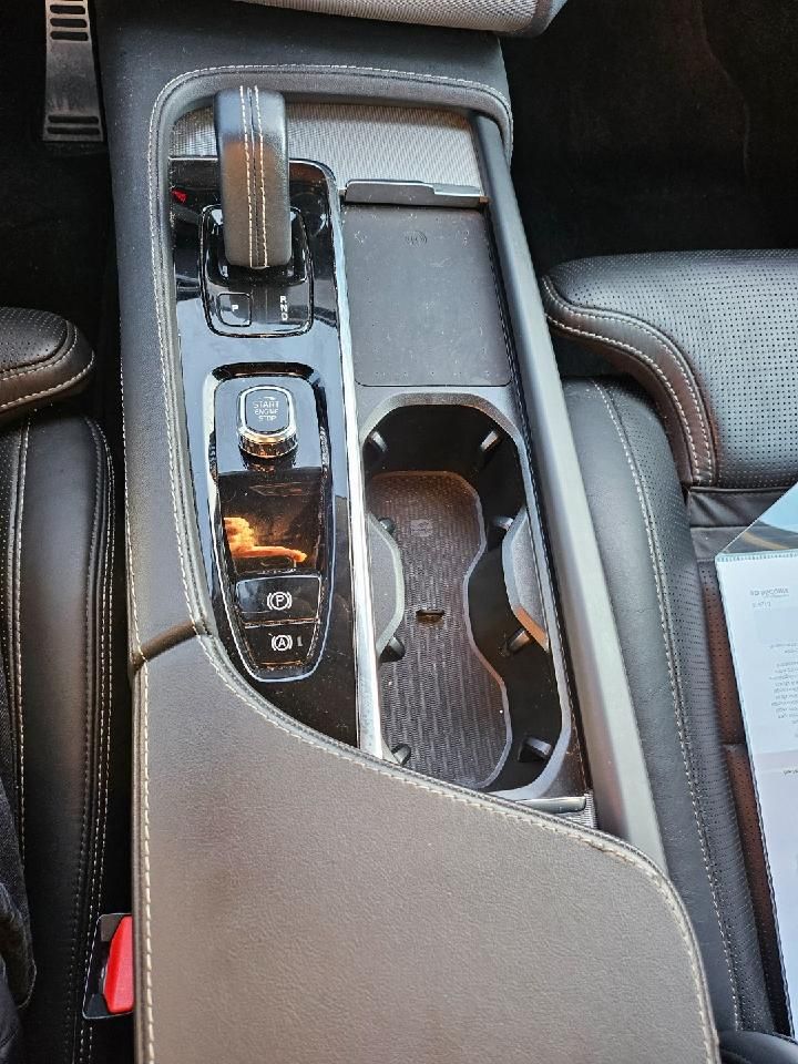 Fahrzeugabbildung Volvo XC90 R Design AWD