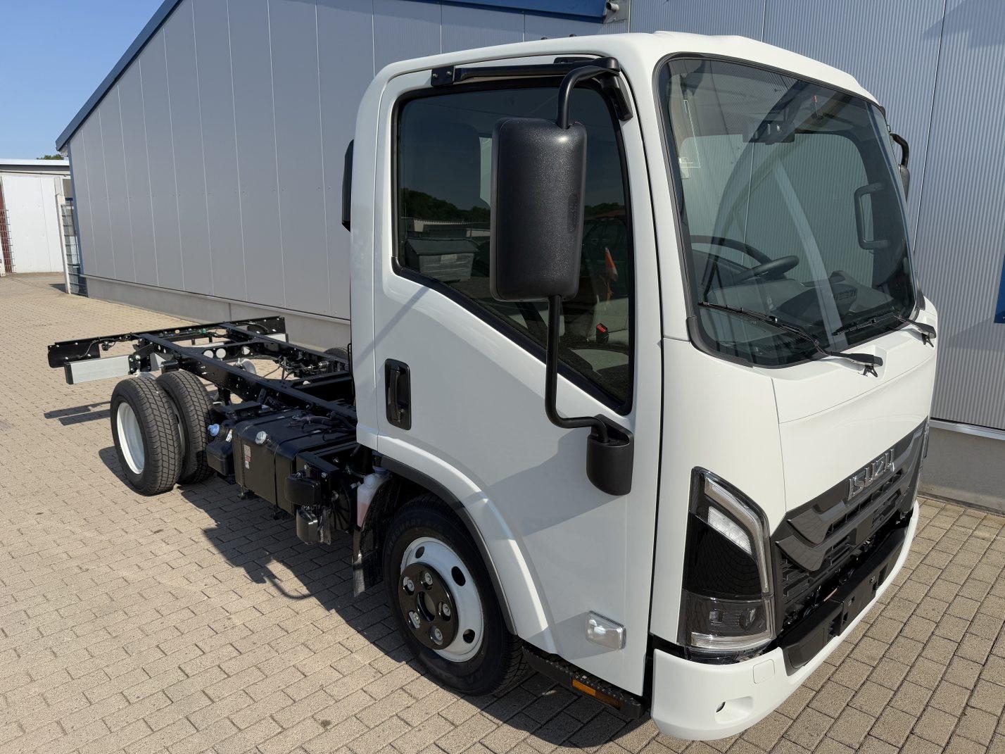 Isuzu M29 F  9Gang-Autom. Fahrgestell NEUES MODELL