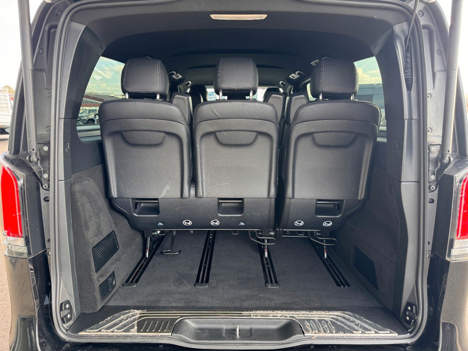 Fahrzeugabbildung Mercedes-Benz V 300 d AVANTGARDE Extral DISTRONIC 360Kamera