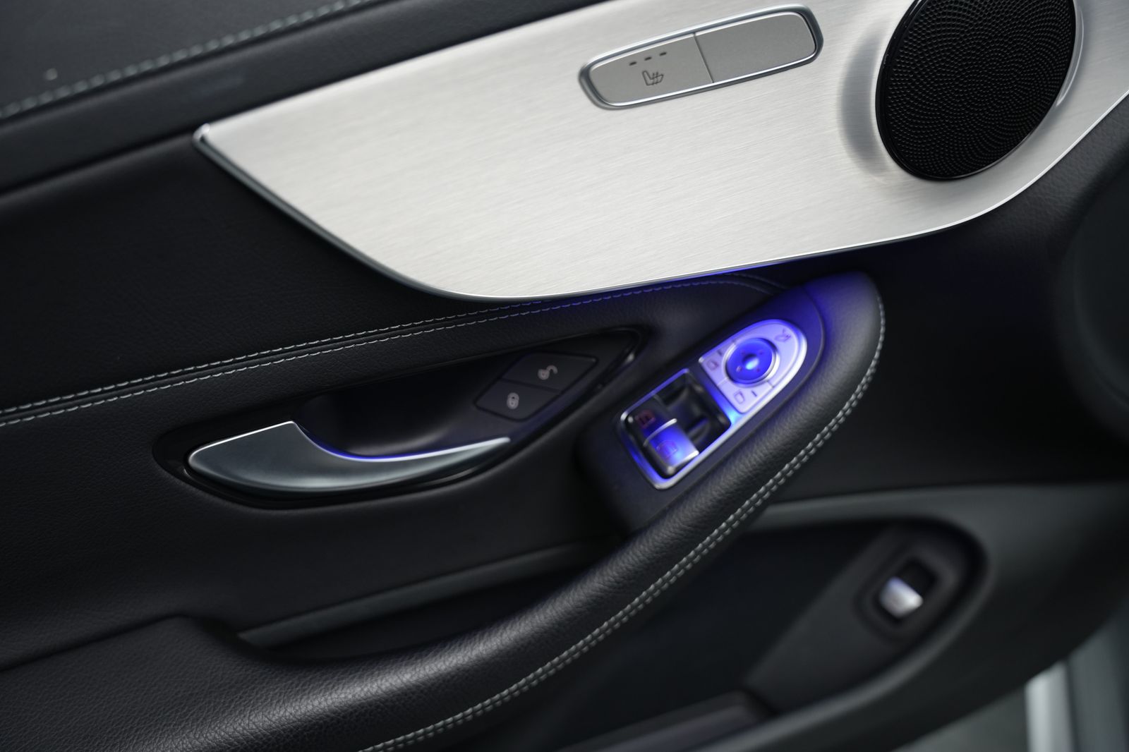 Fahrzeugabbildung Mercedes-Benz C 220d *AMG*Panorama*Ambiente*MBUX*SHZ*