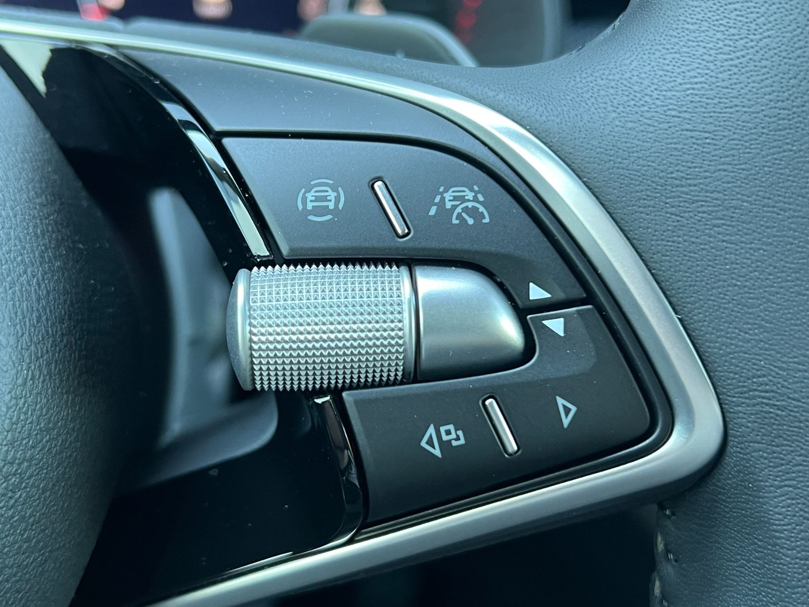 Fahrzeugabbildung SKODA Kamiq Tour 1.5 TSI DSG *AHK, Matrix-LED, Kamera,