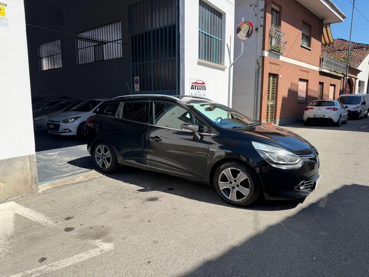 Renault Clio 2015 — rear view