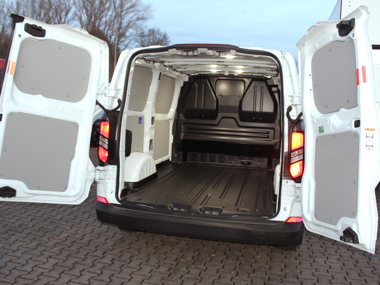 Fahrzeugabbildung Ford Transit Custom 280 L1 Trend FWD