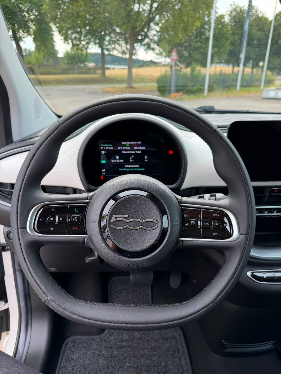 Fahrzeugabbildung Fiat 500 1.0 Hybrid FireFly 48 kW Icon