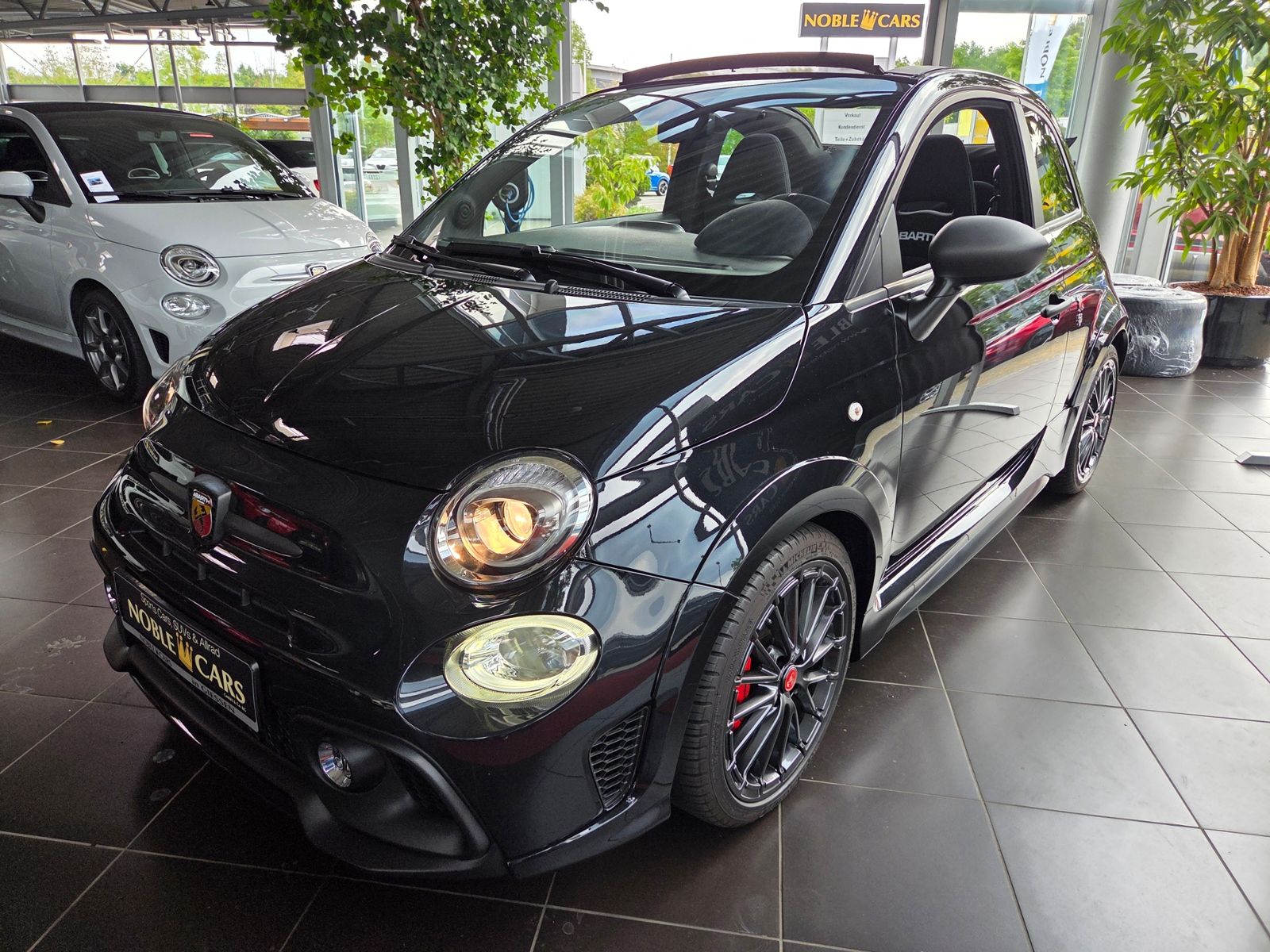 Fahrzeugabbildung Abarth 595C Competizione NAVI CarPlay