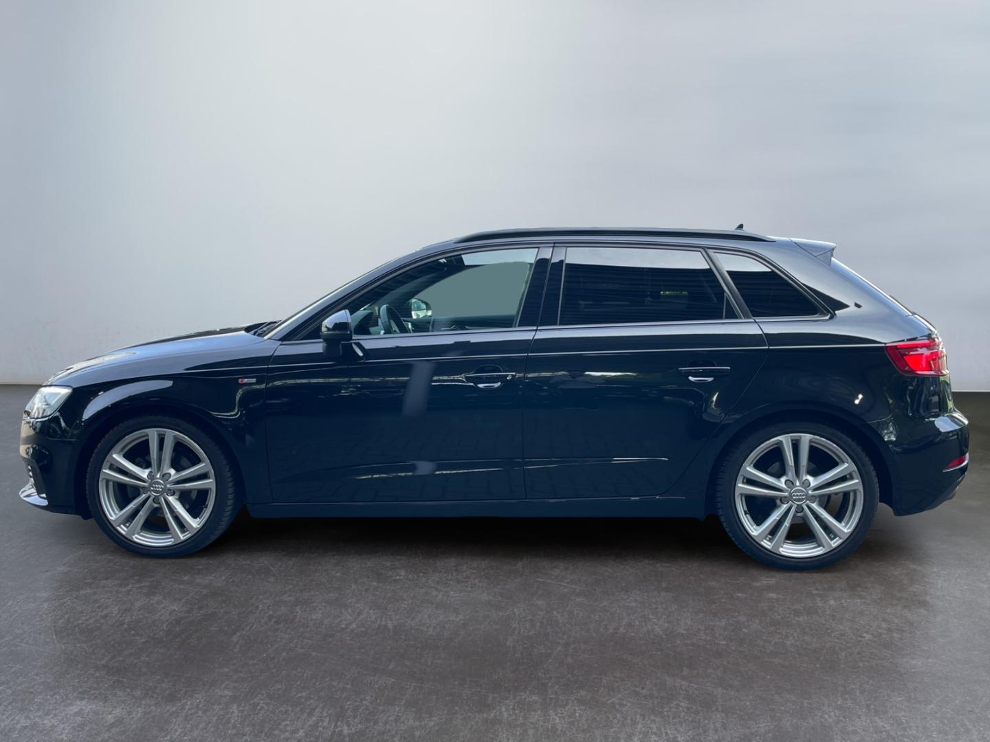Audi A3 Sportback 35 TFSI S-line *Optik*AHK*SHZ*Navi*