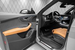 RS Q8 Quattro Tiptronic GREY/BROWN 23&quot; CARBON