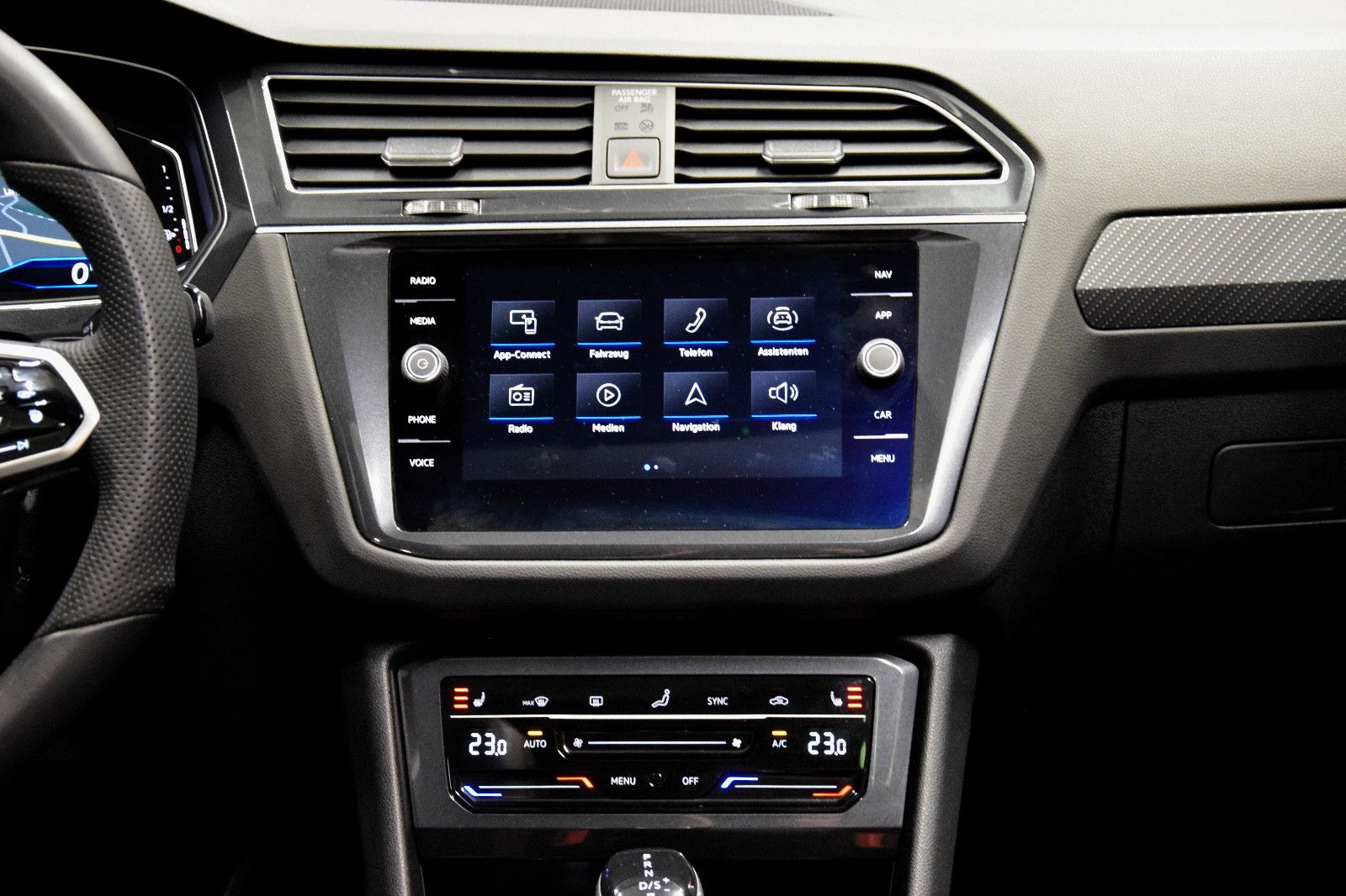 Fahrzeugabbildung Volkswagen Tiguan R-Line 4Motion Pano ACC LED HuD h/k AHK