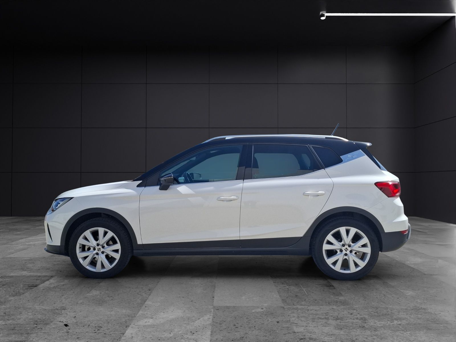Fahrzeugabbildung SEAT Arona TSI Xperience DSG LED CarPlay VC ACC RFK S