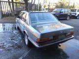 BMW 520 i E28 Oldtimer - BMW 520: E28
