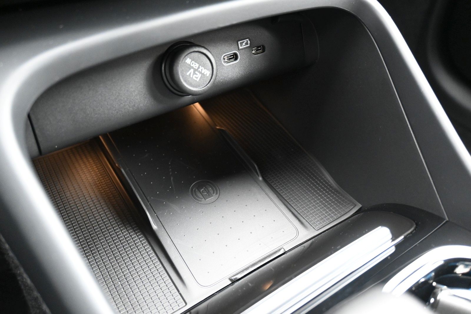 Fahrzeugabbildung Volvo XC40 B3 DSG Plus Dark*360°*ACC*AHK*Allwetter