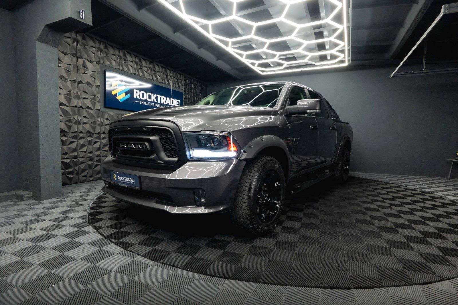 Fahrzeugabbildung Dodge RAM 5.7 V8 HEMI 4x4 Sport LARAMIE NightPaket 19%