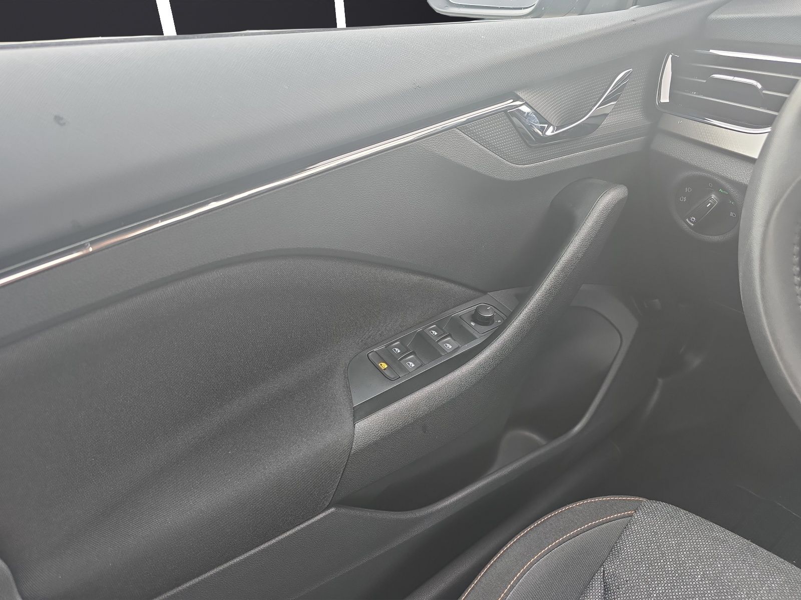 Fahrzeugabbildung SKODA Kamiq Clever 1,5 TSI DSG VOLL-LED NAVI KESSY