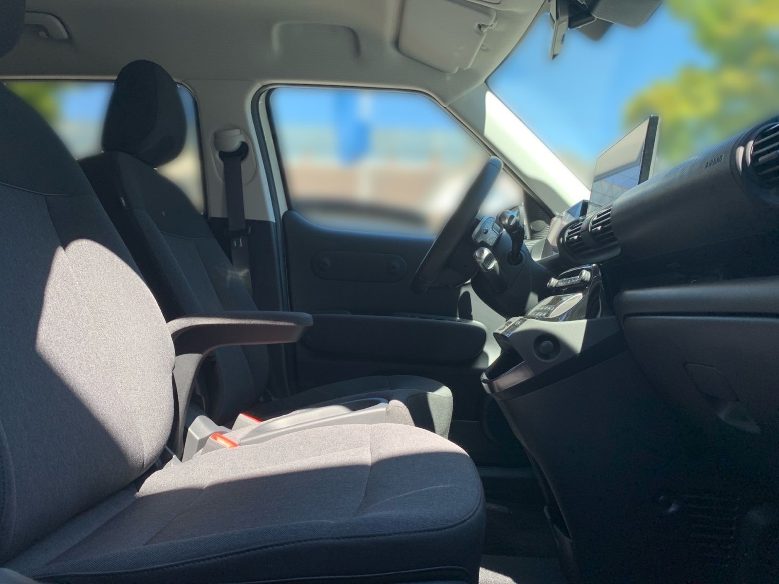 Fahrzeugabbildung Hyundai INSTER Trend Elektro 49 kWh Assistenz-Paket
