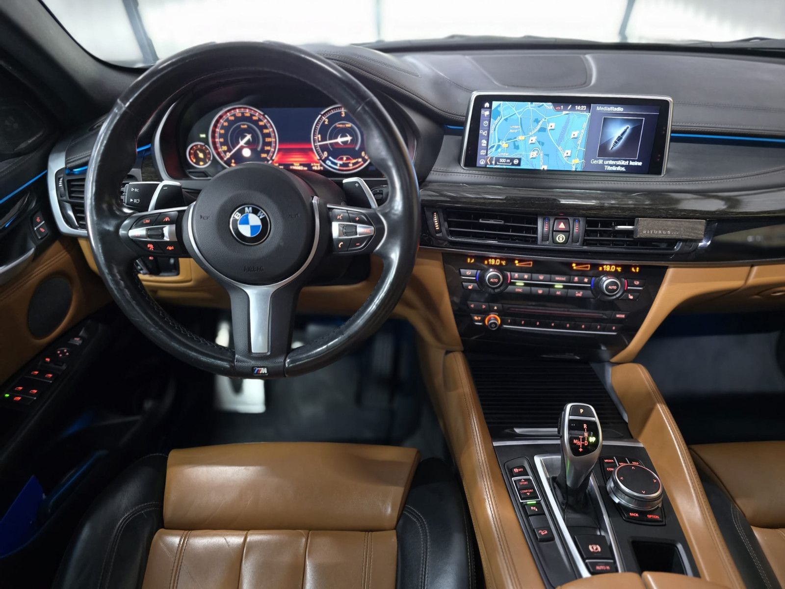 Fahrzeugabbildung BMW X6 xDrive 30d M-Paket/Schiebedach/GARANTIE+TÜV