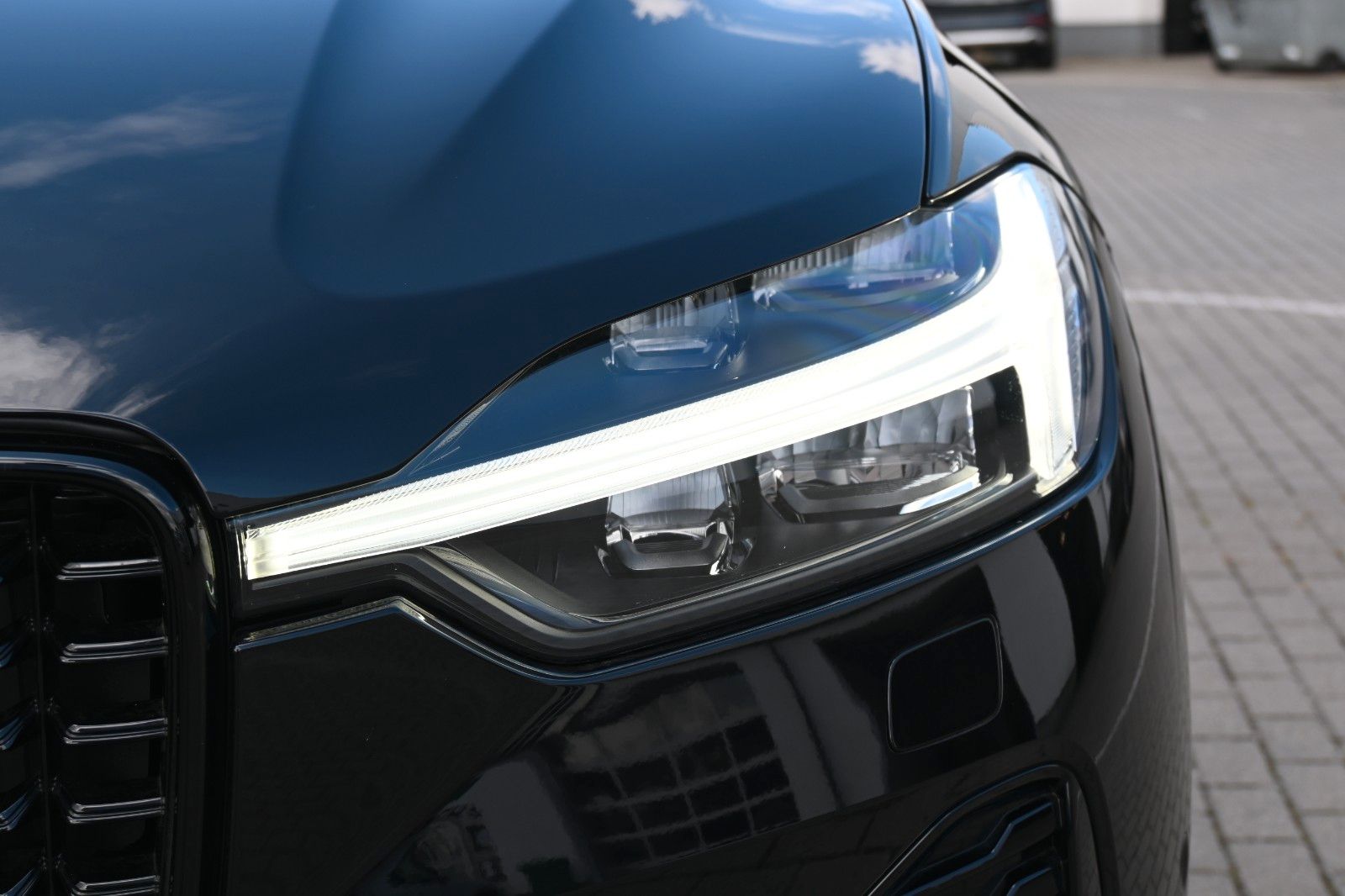 Fahrzeugabbildung Volvo XC60 B5 B Ultra Black Edition*LUFT*360°*Massage*