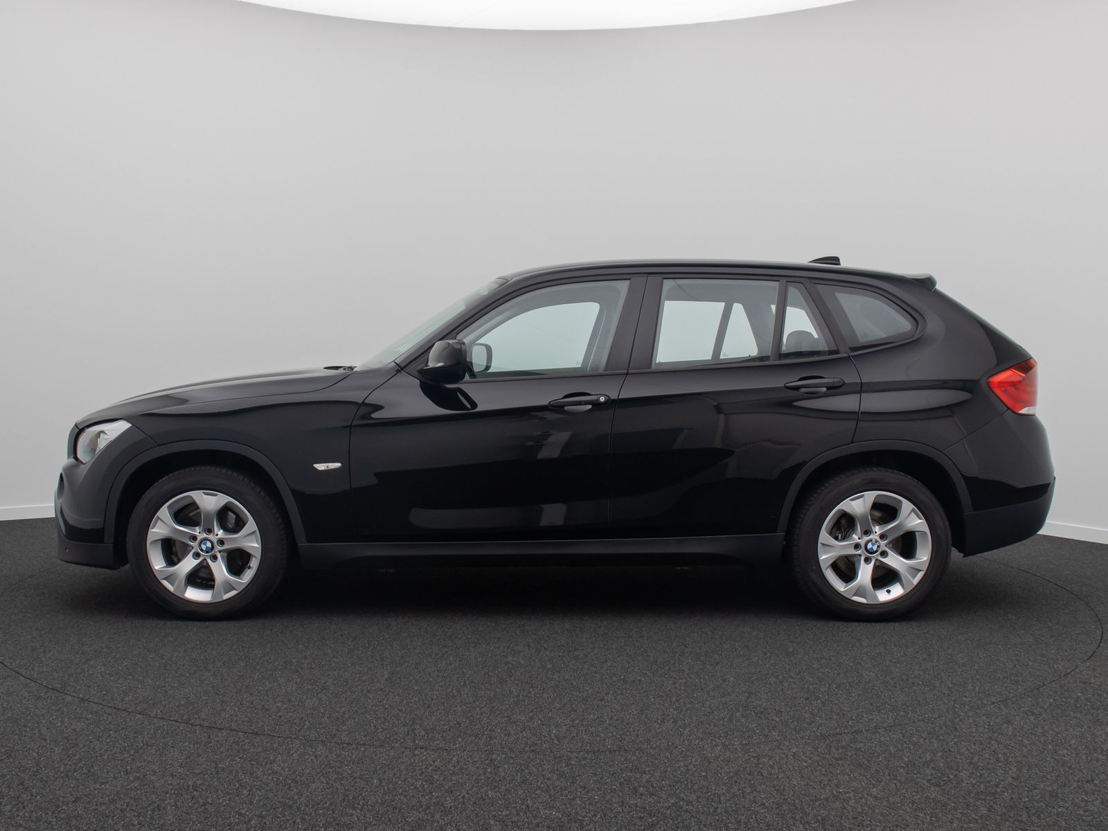 Fahrzeugabbildung BMW X1 sD18d PDC HiFi Leder KlimaAut Multilenkrad LM