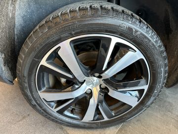 Peugeot 2008 Allure *Pano*Xenon*Navi*