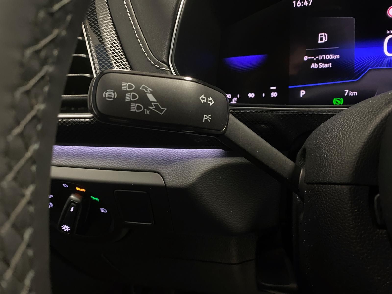 Fahrzeugabbildung Volkswagen T-Cross 1.5 TSI DSG BLACK STYLE R-Line+AHK+ACC++