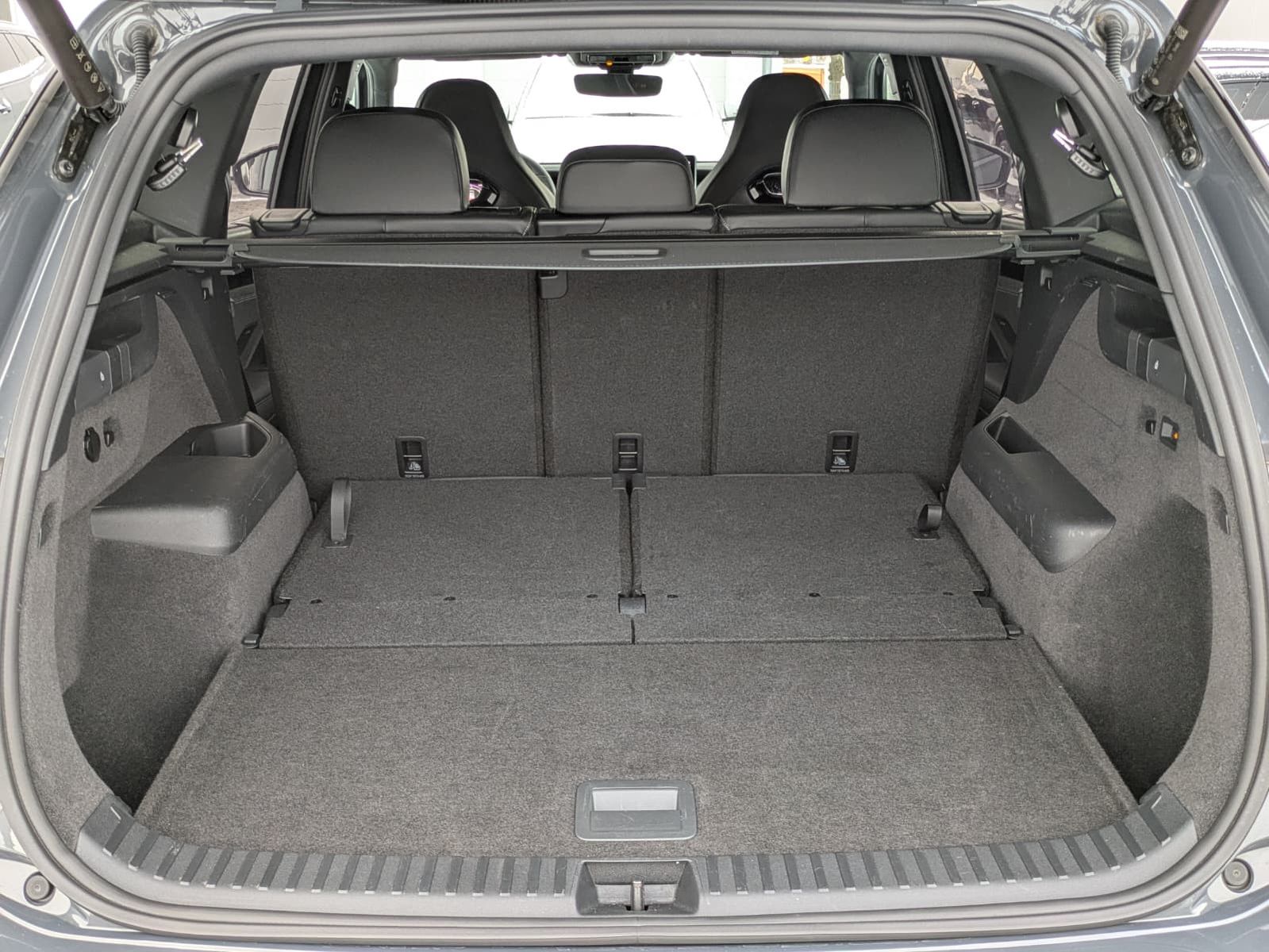 Fahrzeugabbildung Volkswagen Tayron 2.0 TDI 4M R-Line BLACK*7Si*MATRIX*PANO