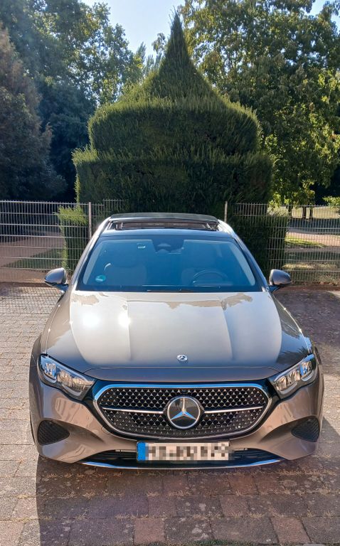 Image of Mercedes-Benz E 200