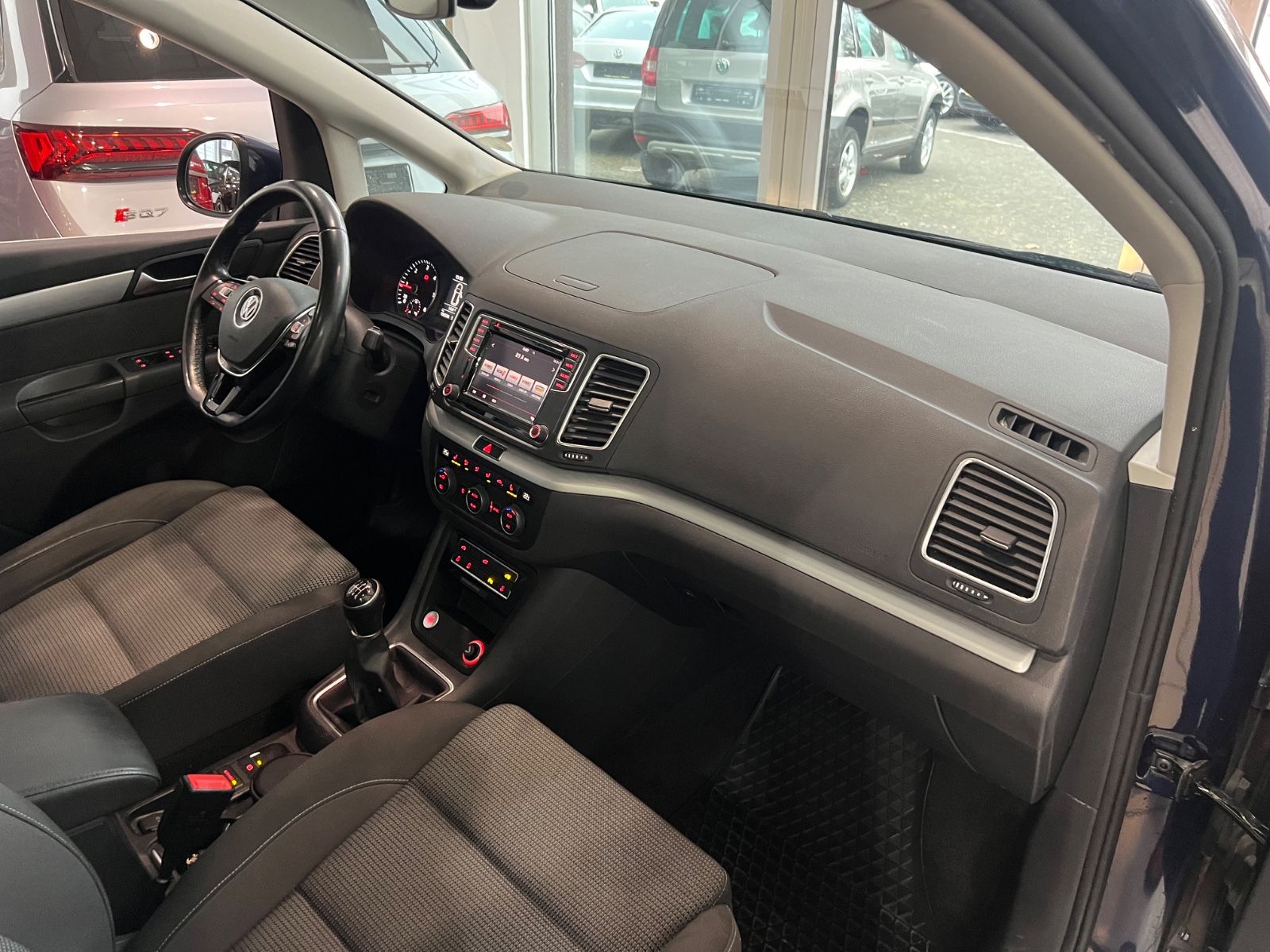 Fahrzeugabbildung Volkswagen Sharan 2.0 TDI Comfortline * PANO* R.KAMERA *AHK