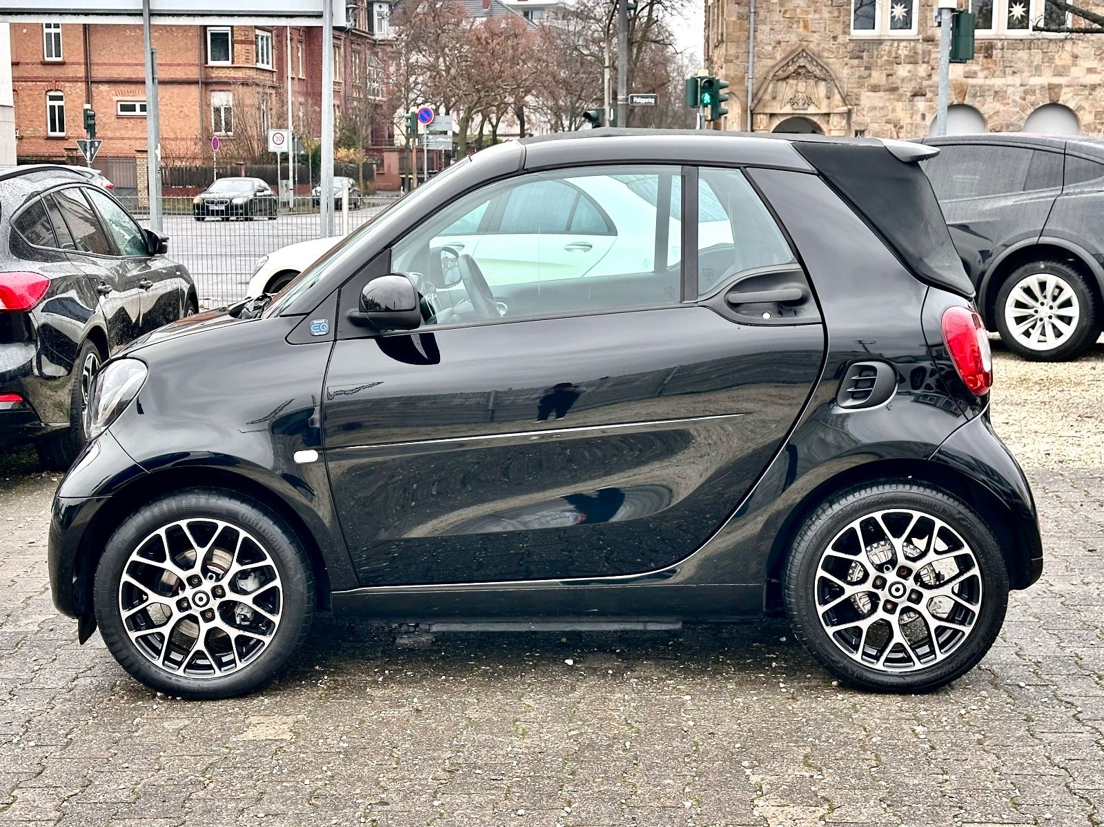 Fahrzeugabbildung Smart ForTwo Prime Cabrio EQ /Voll-Leder/PDC/CarPlay
