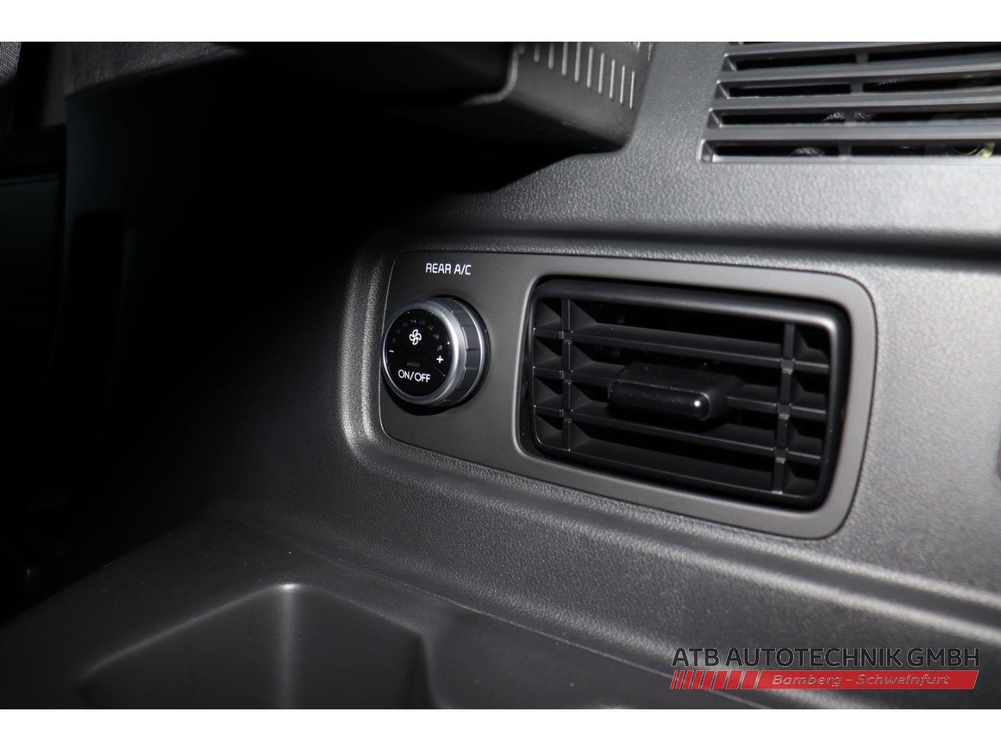 Fahrzeugabbildung Hyundai SANTA FE Blackline MY26 1.6 T-GDi PHEV 4WD HUD N