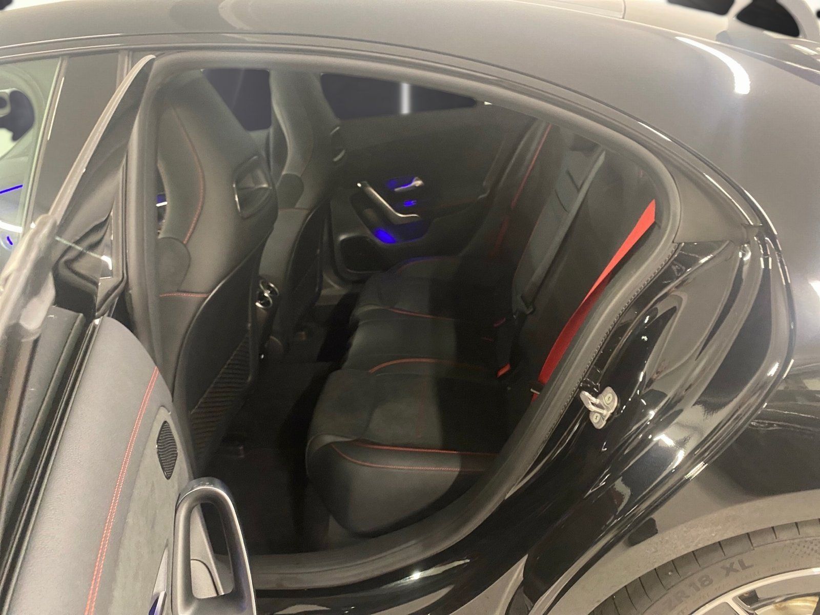 Fahrzeugabbildung Mercedes-Benz CLA 35 4M AMG Premium*Pano*Distro*Totwink*MBeam*