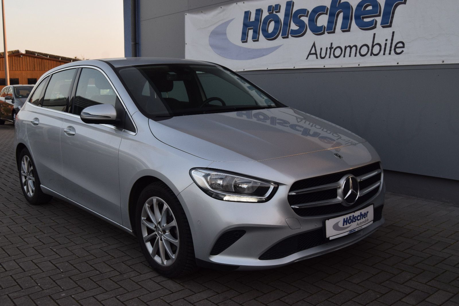 MERCEDES-BENZ B 180!AUTOMATIK!Navi,Leder,Parks,V&amp;H,Sitzh,,,,,