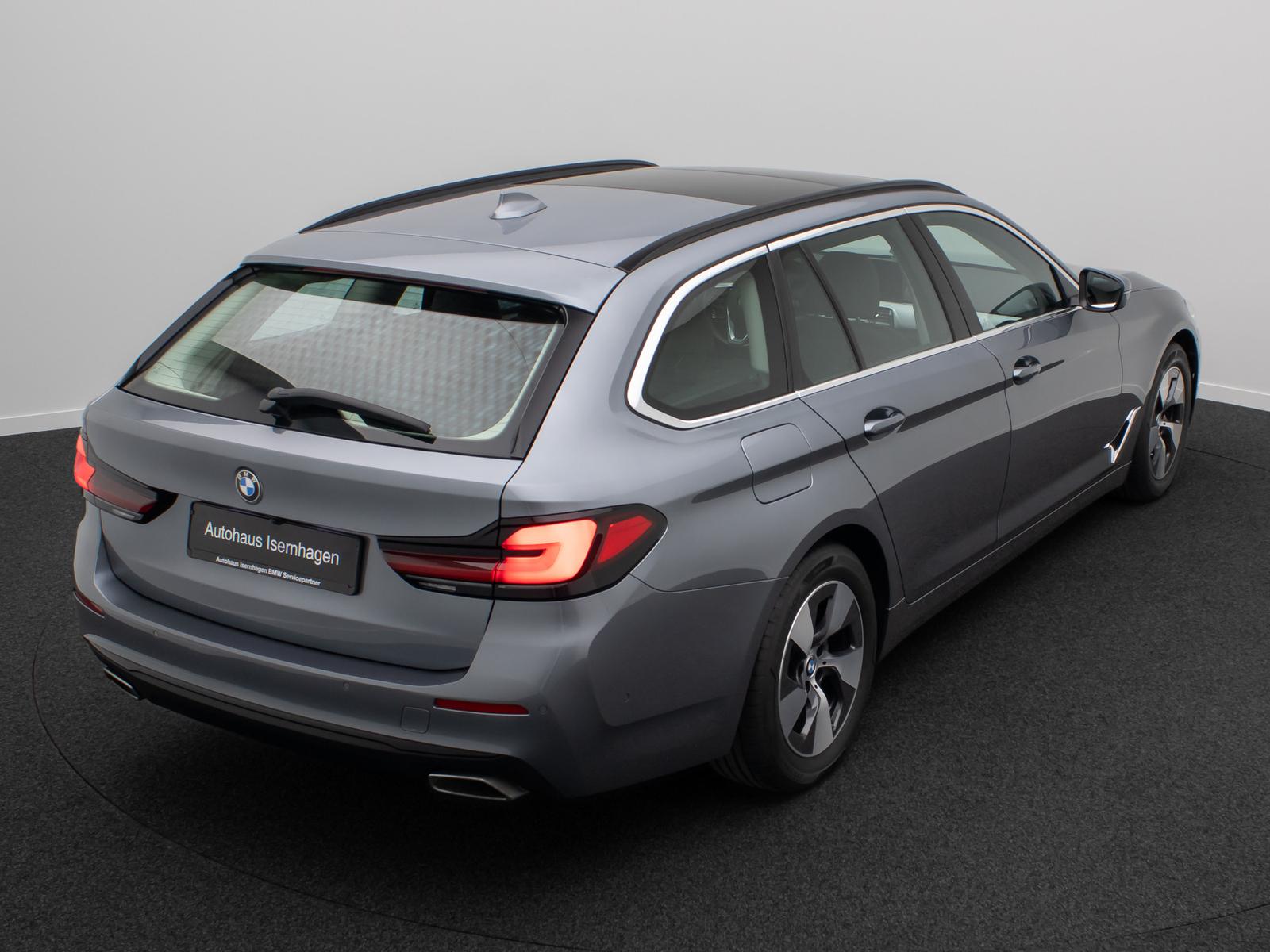 BMW 520d Kamera HUD Alarm Panorama DAB Leder Sport