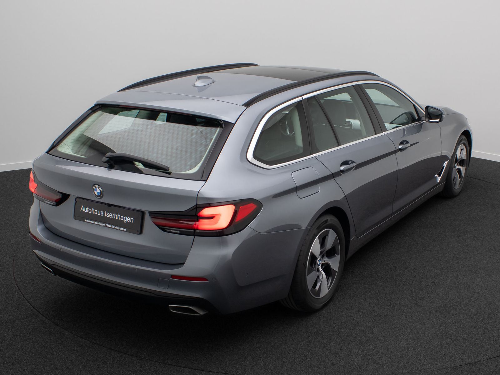 Fahrzeugabbildung BMW 520d Kamera HUD Alarm Panorama DAB Leder Sport
