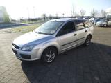 Ford Focus 1,4 Ambiente,AHK,Klima - Ford Focus aus 2005: Kombi