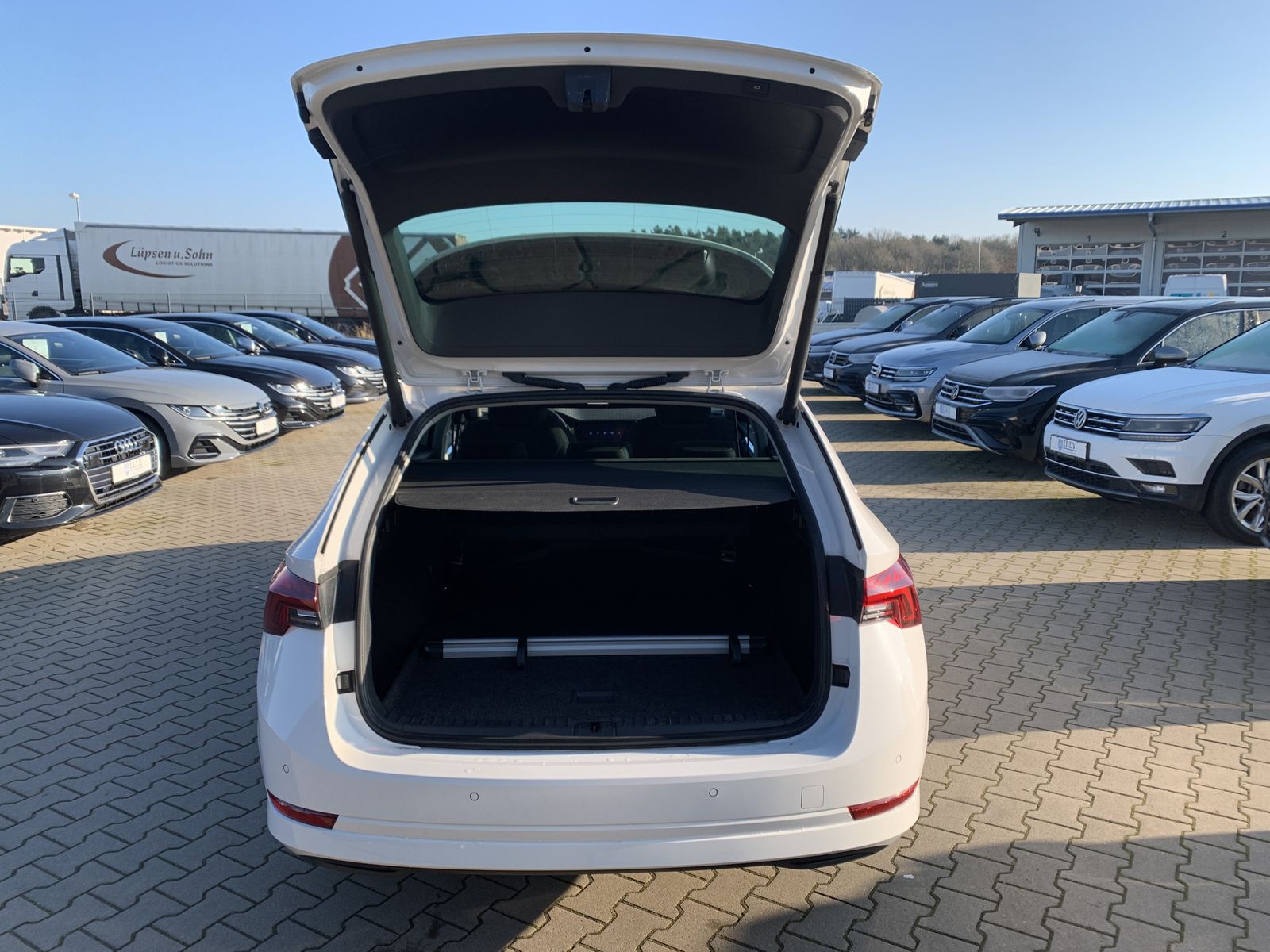 Fahrzeugabbildung SKODA Octavia 2.0 TDI*First Edition*AHK*LED-Matrix*HUD