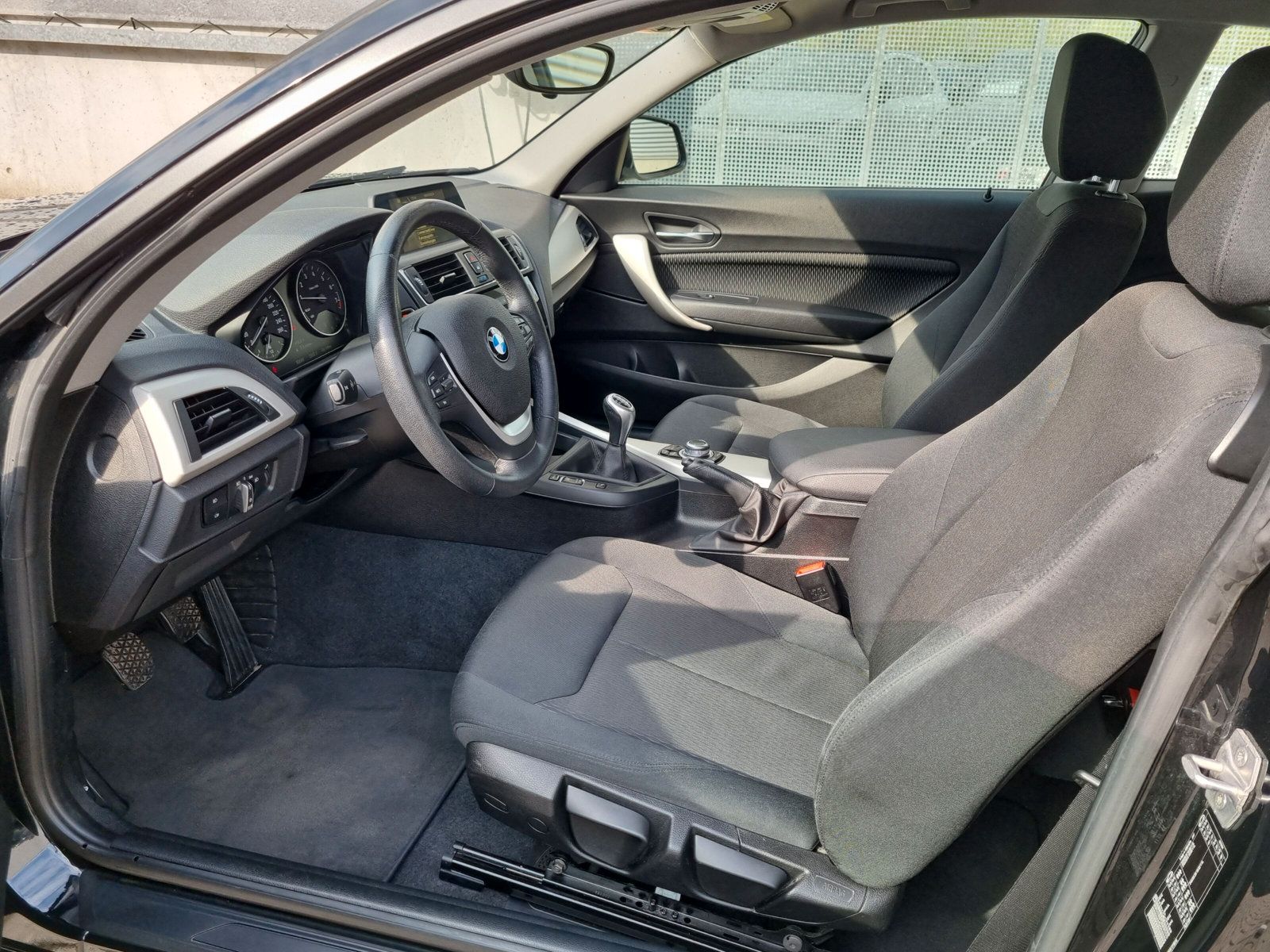 Fahrzeugabbildung BMW 118 i Advantage LED PDC NAVI SHZ