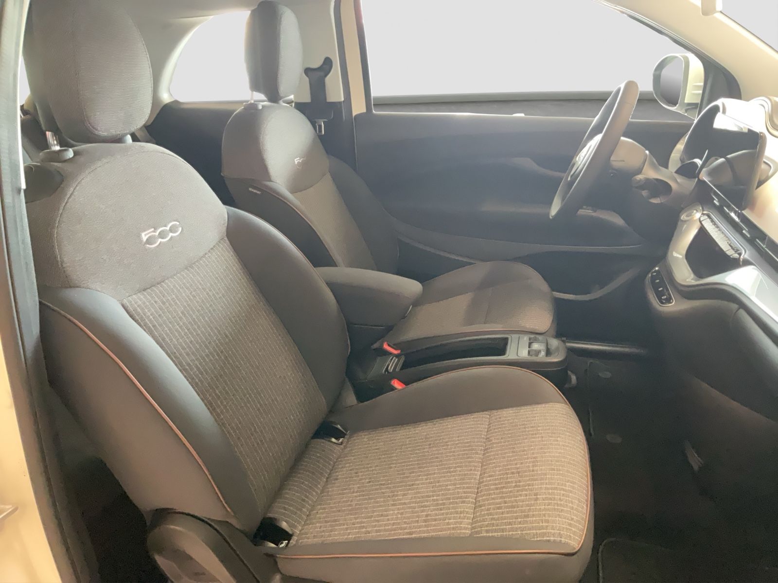 Fahrzeugabbildung Fiat 500e Icon + Komfort-Paket