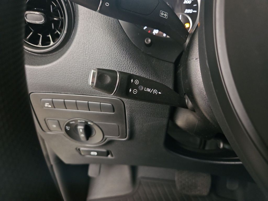 Fahrzeugabbildung Mercedes-Benz Vito 114 Kasten kompakt DAB Navi LED RFK GRA