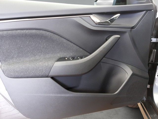 Fahrzeugabbildung Skoda Kamiq Selection 1.5TSI DSG Navi AHK MatrixLED