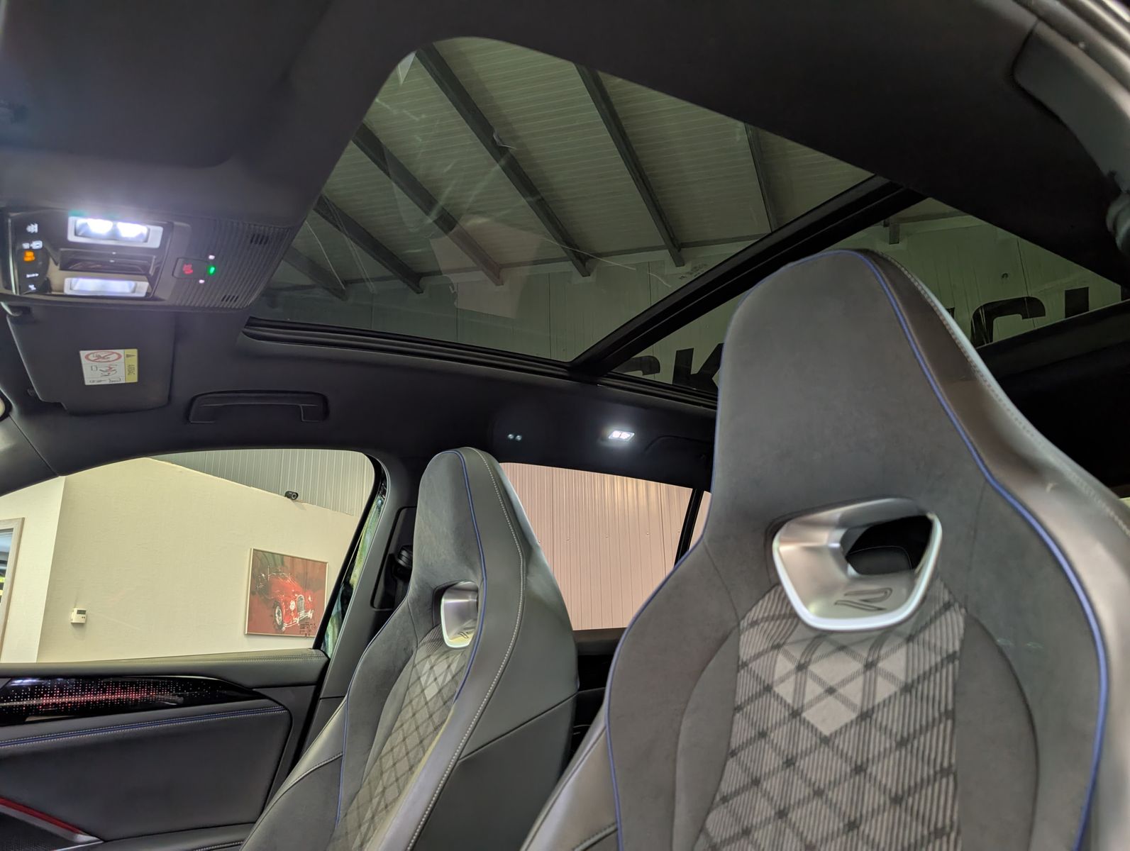 Fahrzeugabbildung Volkswagen Tiguan 2.0TDI R-Line 4M Pano H/K AHK Matrix 20"