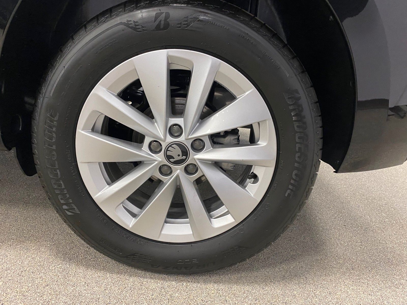 Fahrzeugabbildung SKODA Kamiq 1.0 TSI DSG Selection+KAMERA+PDC+16"Alu+BC