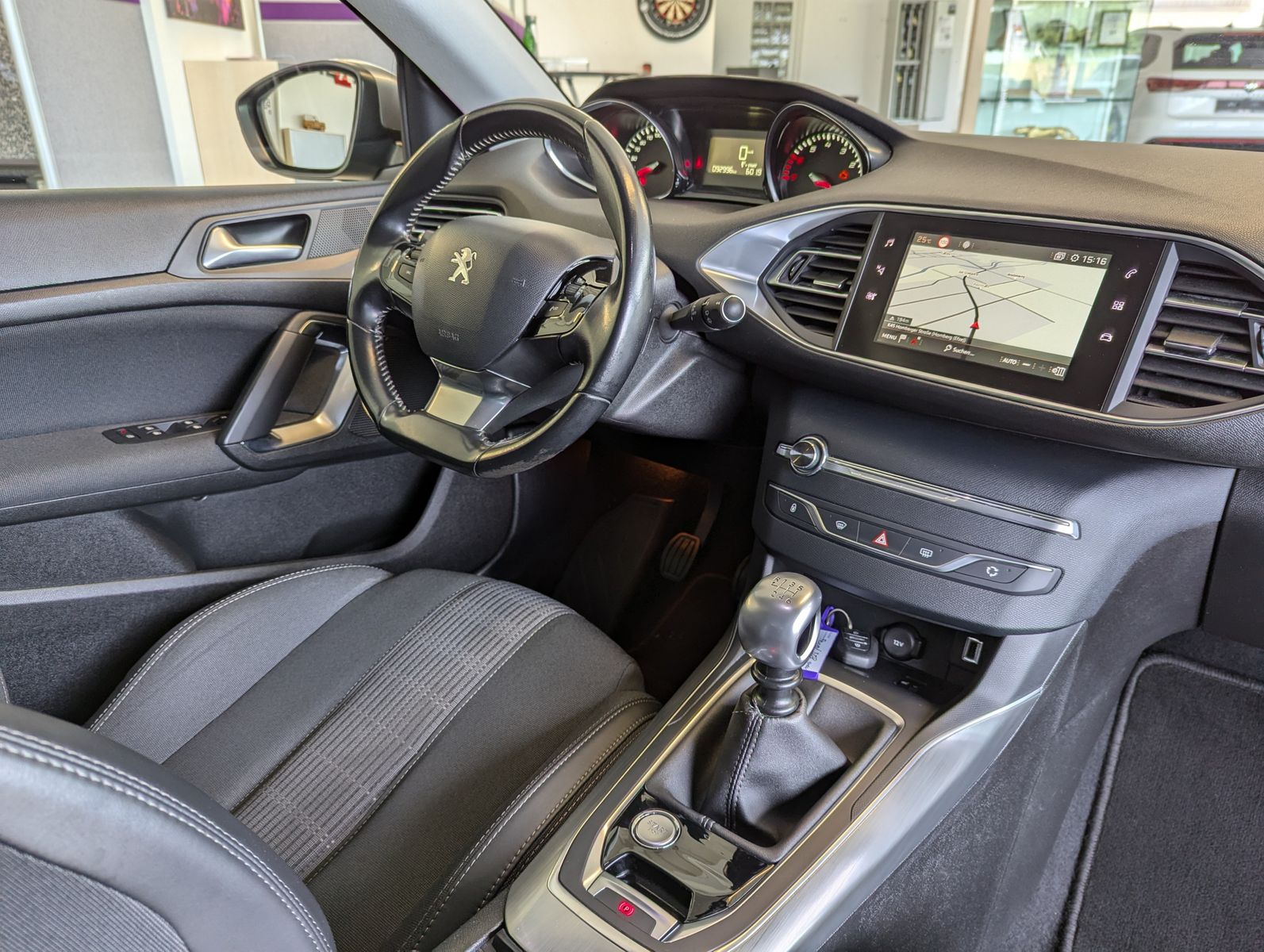 PEUGEOT 308 1.2 e-THP Allure Full-LED-Paket Kamera Navi+ - Image 11
