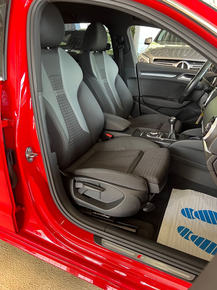 Fahrzeugabbildung Audi A3 Sportback ultra S line Sport *LED/MATRIX*