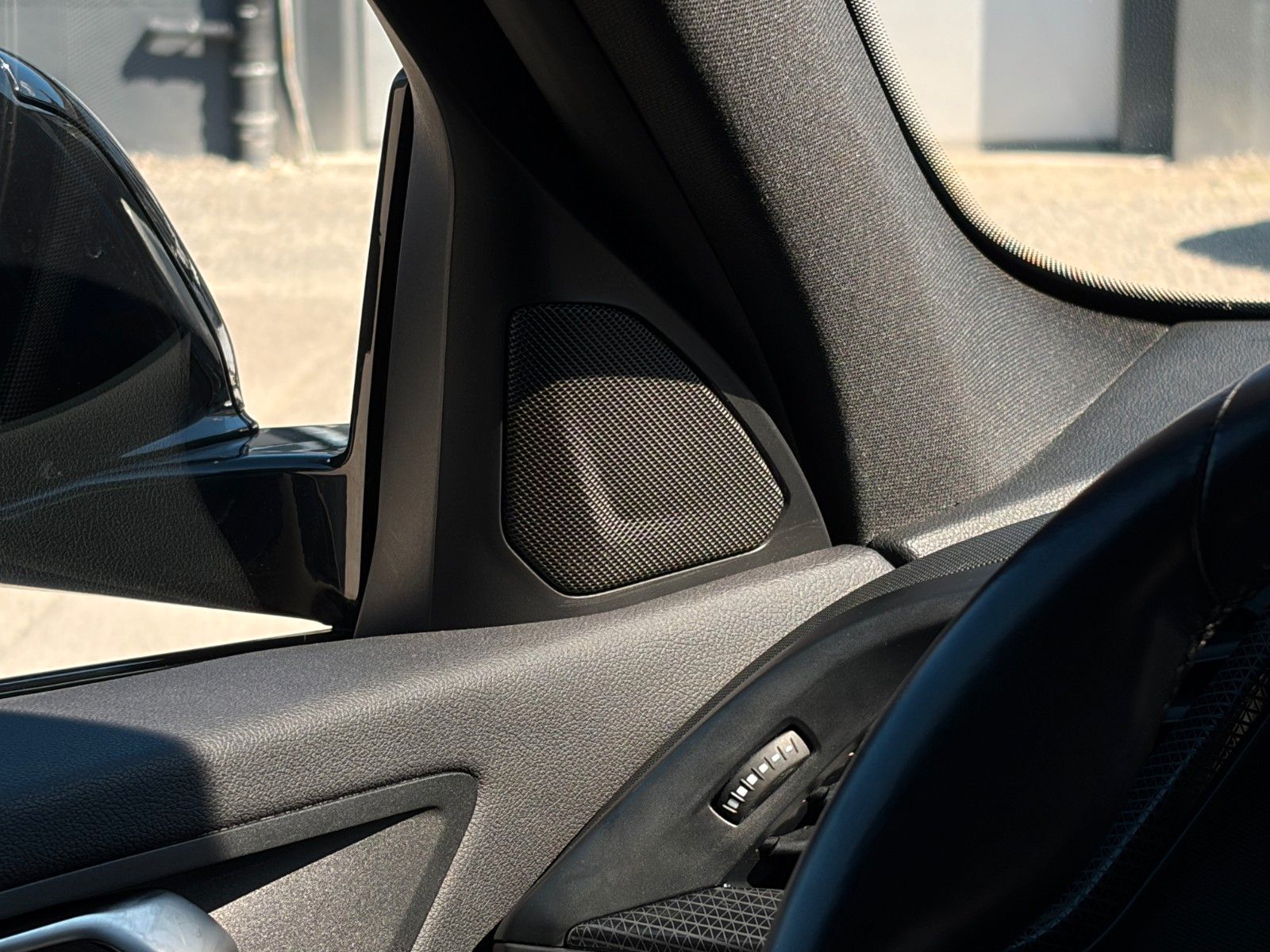 Fahrzeugabbildung BMW 118i M Sport Autom SHZ LHZ Hifi Amb Navi CarPlay