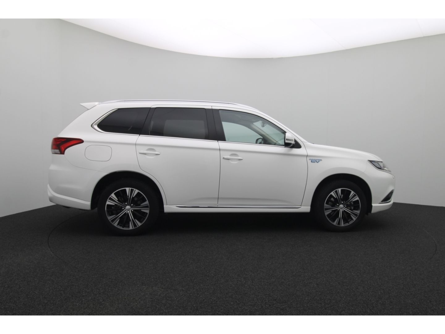 Fahrzeugabbildung Mitsubishi Plug-in Hybrid Outlander PHEV Basis 4WD Tempomat