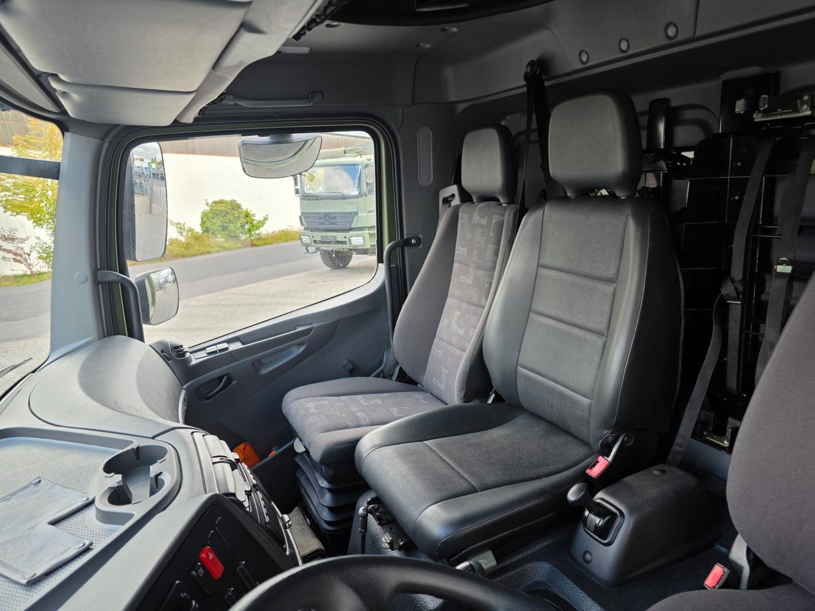 Fahrzeugabbildung Mercedes-Benz Atego 1018 A 4x4 Pritsche Plane mehrfach vorh.